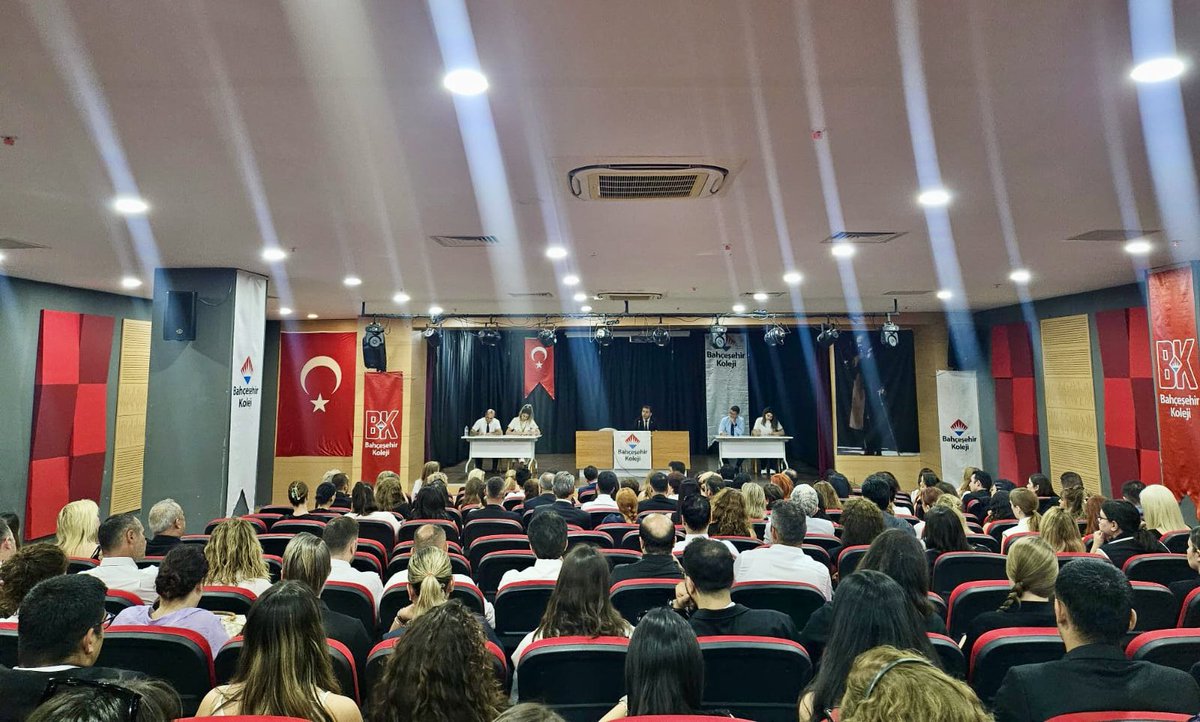 Başarılı bir dönemin ardından 2024-2025 Eğitim-Öğretim dönemi Genel Kurul toplantımızı tüm öğretmenlerimizin katılımı ile gerçekleştirdik.
Yeni dönemde görüşmek üzere.. 
İyi tatiller.. BK Ailesi ❤️💙