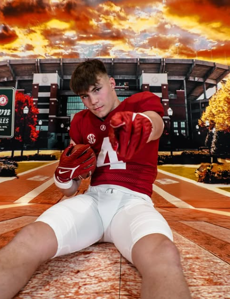 TonyLiebert's tweet photo. DECISION DAY for Minnesota's No. 1-ranked high school football player, Roman Voss.

🐘Alabama or Minnesota?? 🐿️

Listed at 6'4" 225lbs, he plays predominantly QB, LB and S for Jackson County Central HS, but both schools are recruiting him as a TE at the next level. https://t.co/XLWxalEwCm