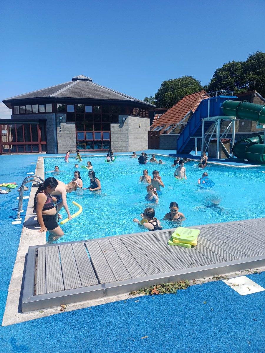 PerryCourtPri's tweet image. Year 6 camp has begun! And the sun is out ☀️ Thank you @JohnJamesFdn for your generosity towards the camp!