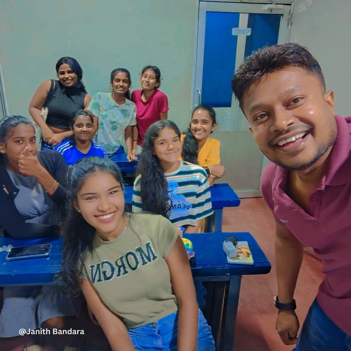 janithBandara9's tweet photo. 📷සෙල්ෆියක් ඕන කීව ළමයින්ට😀
#sinhalalanguage #sinhala #learning #sinhalaliterature #sinhala_janithbandara #OrdinaryLevel #janithbandara #ape_sinhala_wedabima #sinhala_wedabima #අපේ_සිංහල_වැඩබිම
#ජනිත්බණ්ඩාර #සිංහල #අපේසිංහලවැඩබිම
#සිංහලවැඩබිම #sinhalawadabima #sinhalawedabima https://t.co/VpxvGRdmlS