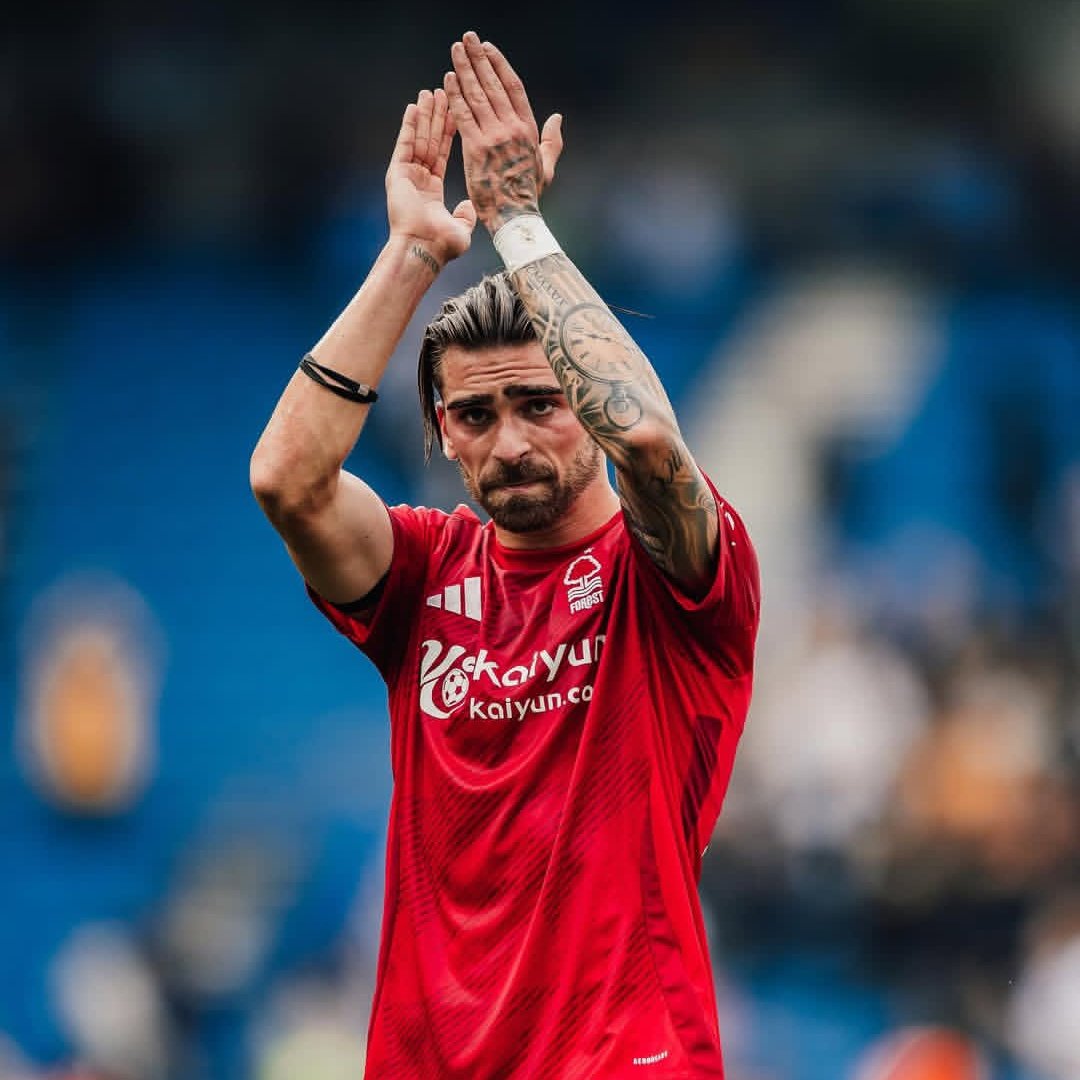 Beşiktaş Jota Silva için satın alma opsiyonlu kiralama teklifinde bulundu ancak teklif reddedildi.

Beşiktaş daha yüksek bur teklif yapabilir. (Kartal Hattı)