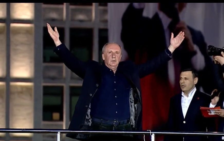 #SonDakika |

Muharrem İnce, parti kurmaylarıyla yaptığı görüşme sonrası CHP'ye katılma kararı aldı. Yarınki CHP Grup Toplantısı’nda Özgür Özel ile birlikte olacak. 

Memleket Partisi, en yakın zamanda kurultayını toplayarak kendini feshedecek.