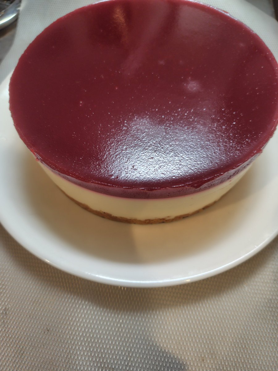 torisan0679's tweet photo. ラズベリーレアチーズケーキ
余ったラズベリーを全て使い切れた👌
日本語が怪しいレシピを参考に作ったら３層になるはずが２層になった
本来は最上部のラズベリーゼリーの層、ラズベリーとチーズを混ぜたピンクの層(これが中に混ざって消失)、チーズだけの層になる
#今週のスイーツ https://t.co/2QbbrlvtFp
