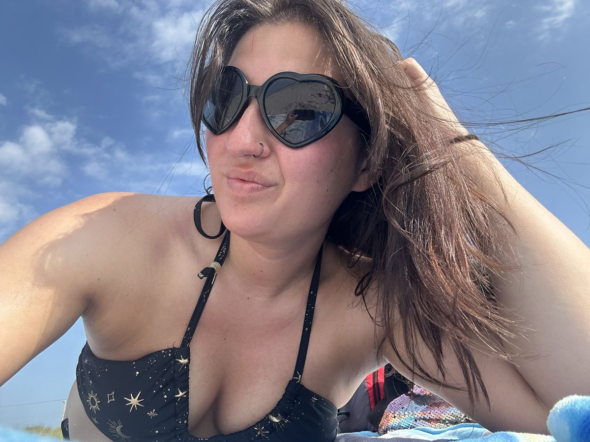 ConservativeGG3's tweet photo. Beaching, not teaching!!! ๐โ๏ธ๐๐
#MamasDayOff #SelfCare https://t.co/6aqo2B7wPu