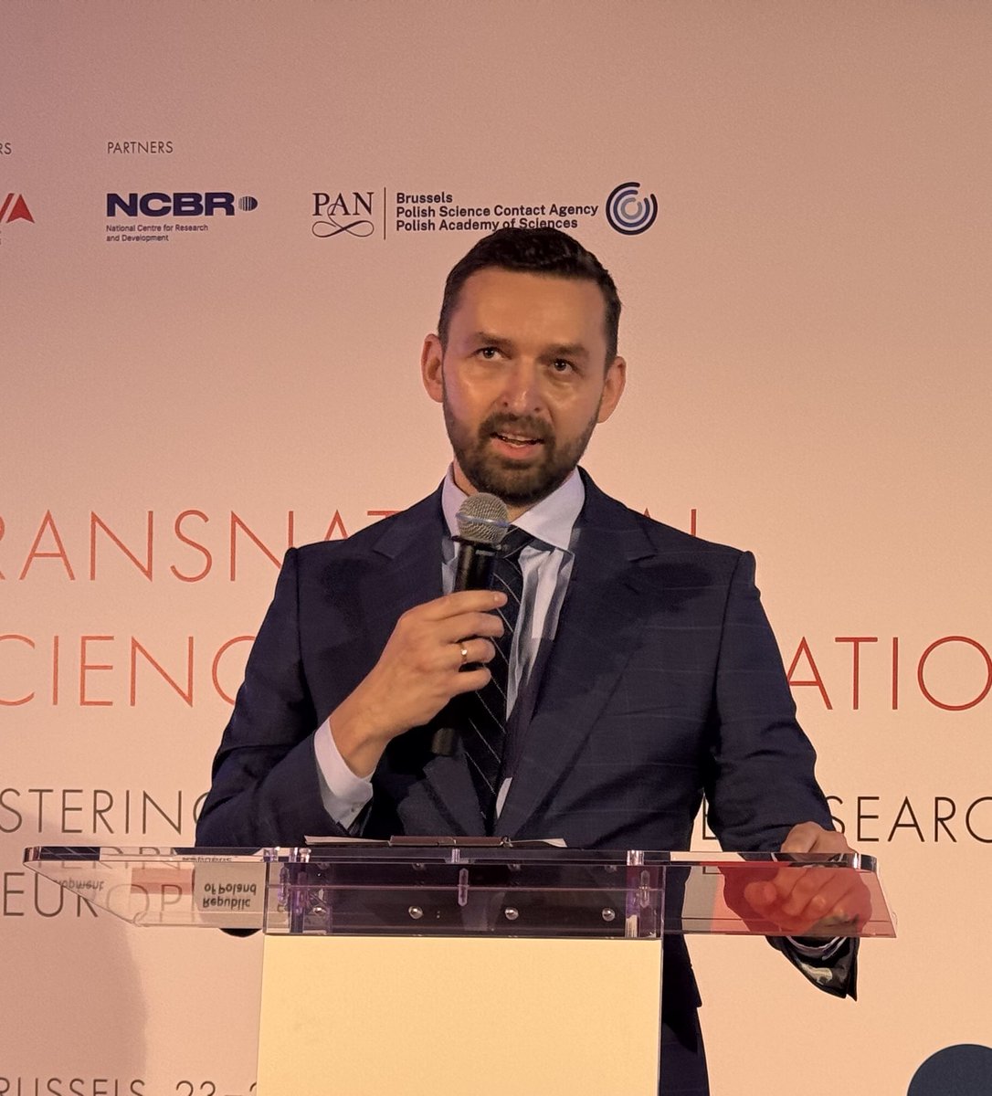Let’s begin! 🚀
Umiędzynarodowienie nauki w czasach deglobalizacji - czyli spore wyzwanie… 🌍🧩
Przed nami dwa dni intensywnych rozmów w Brukseli o tym, jak pogodzić interes narodowy z korzyściami płynącymi ze współpracy międzynarodowej. Jak wspierać mobilność badaczy,