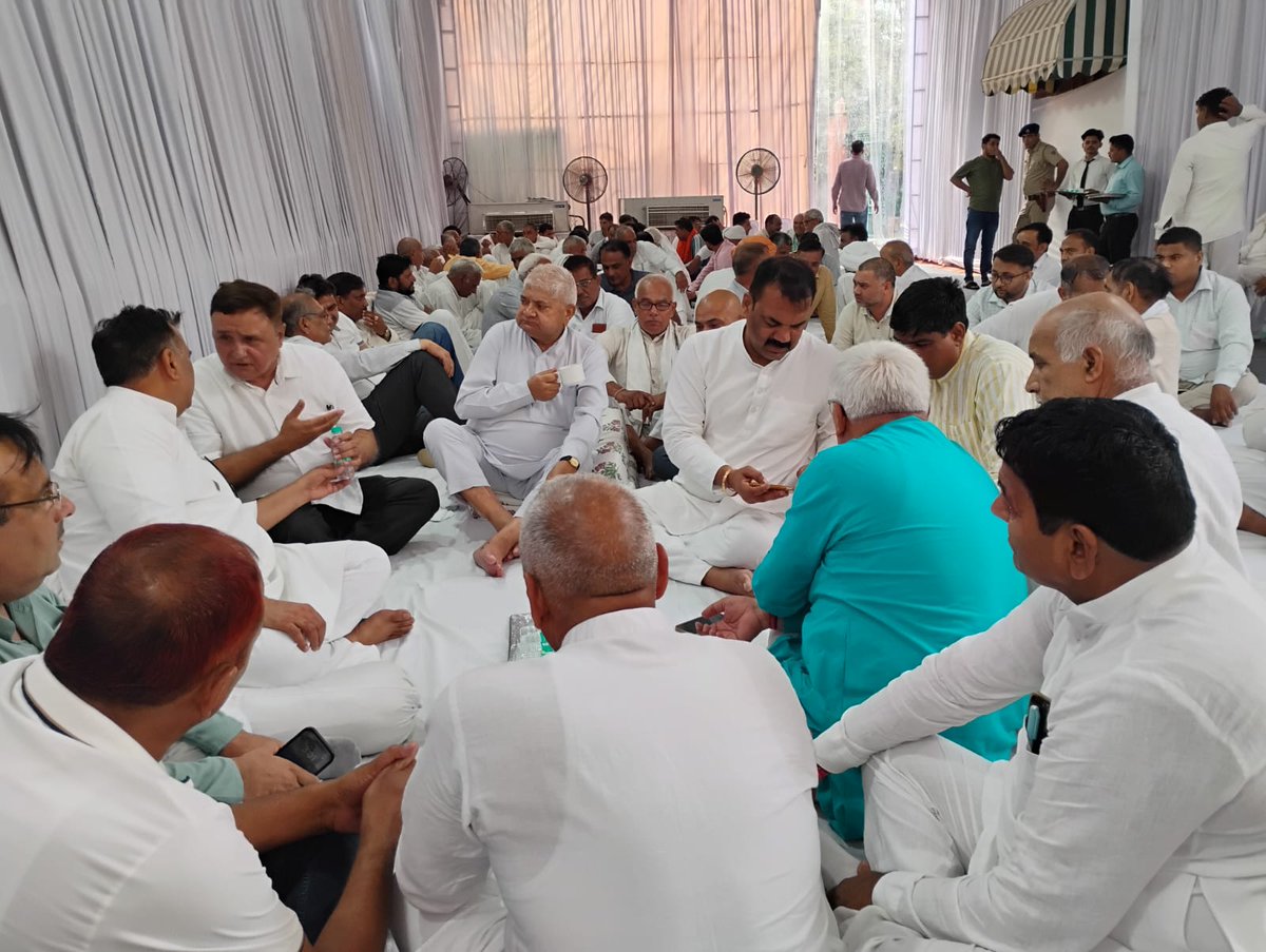 हरियाणा के पूर्व मंत्री एवं भाजपा के वरिष्ठ नेता कैप्टन अभिमन्यु जी की पूज्य माताजी श्रीमती परमेश्वरी देवी जी के निधन पर उनके निवास स्थान पहुंचकर शोक व्यक्त किया।

ईश्वर दिवंगत आत्मा को अपने श्रीचरणों में स्थान दें व परिजनों को यह दुःख सहन करने की शक्ति प्रदान करें।

ॐ शांति 🙏