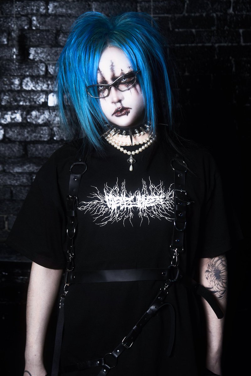 叫號 with "Madmans Esprit" Short Sleeve

Merchandise available at noauthority-shop.com