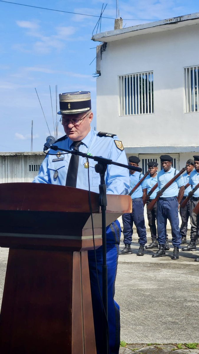 Merci beaucoup au Directeur de cabinet du président de l’Union des Comores, chargé de la Défense ainsi qu’à l’ensemble des Forces de sécurité comoriennes pour l’hommage rendu au colonel Panloup 🇫🇷 en reconnaissance de son engagement aux 🇰🇲