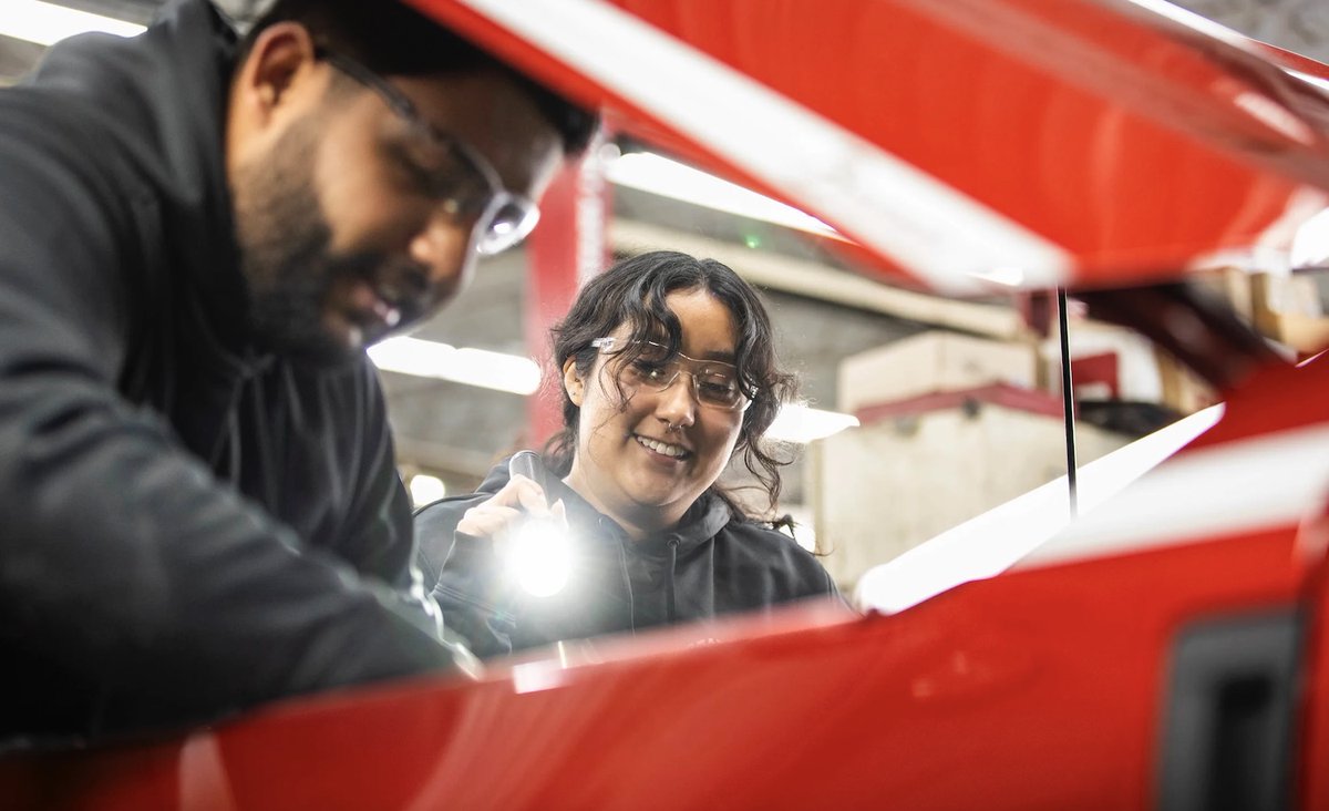 APPLY NOW to the Ford Auto Tech SCHOLARSHIP 📢💰🔧

This program is offering $5,000 scholarships to 800 aspiring #automotivetechs from across the U.S. - Ford ASSET &amp; FACT students included ➡ spr.ly/6019NvR8z

#FordAutoTechScholarship #automotivecareer #FordPhilanthropy