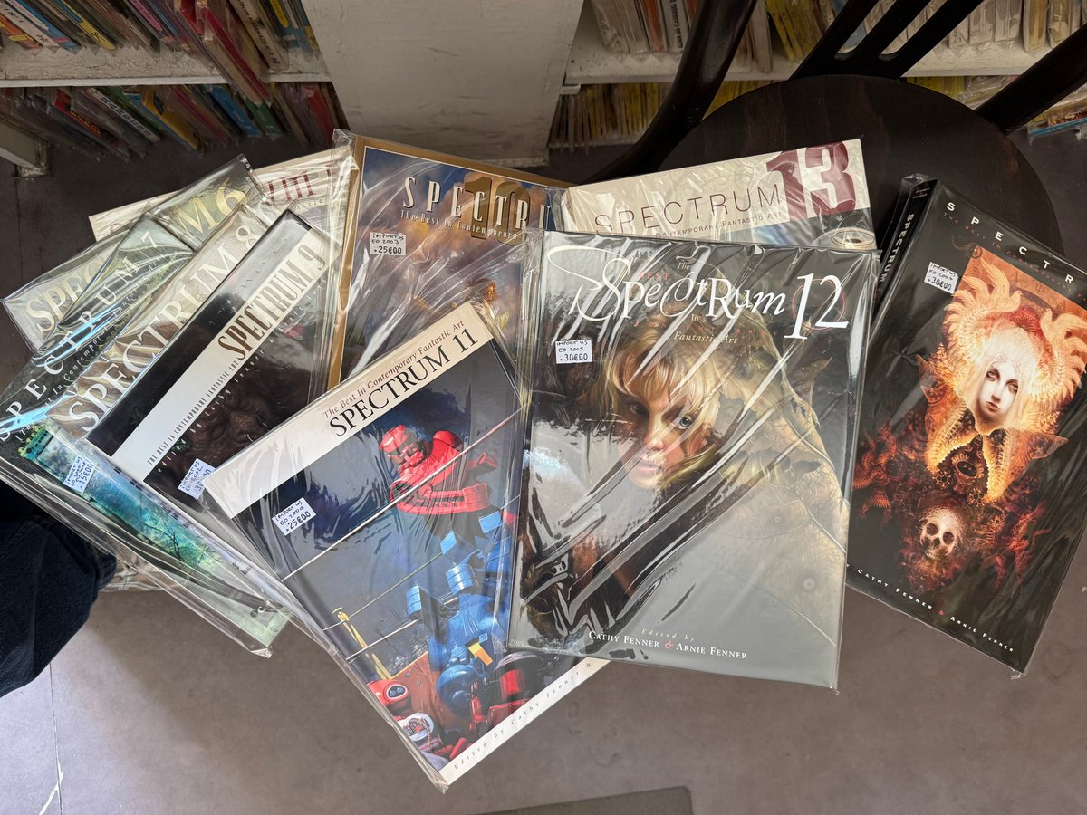 D: avant les réseaux, aux États-Unis, pour découvrir le travail des illustrateurs, on avait chaque année le "Spectrum", des recueils jadis très prisés des travaux les plus spectaculaires en SF et Fantasy. Pas mal de numéros depuis le vol. 3 (1996).