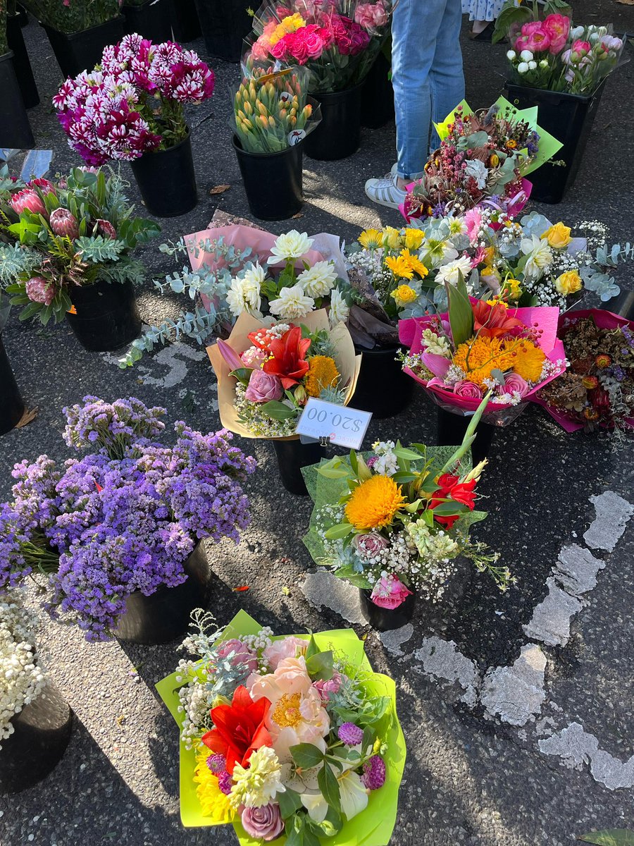 zhafiranisrina_'s tweet photo. Love those flower markets in Melbourne. 💐 https://t.co/Pco5TTwk9Z