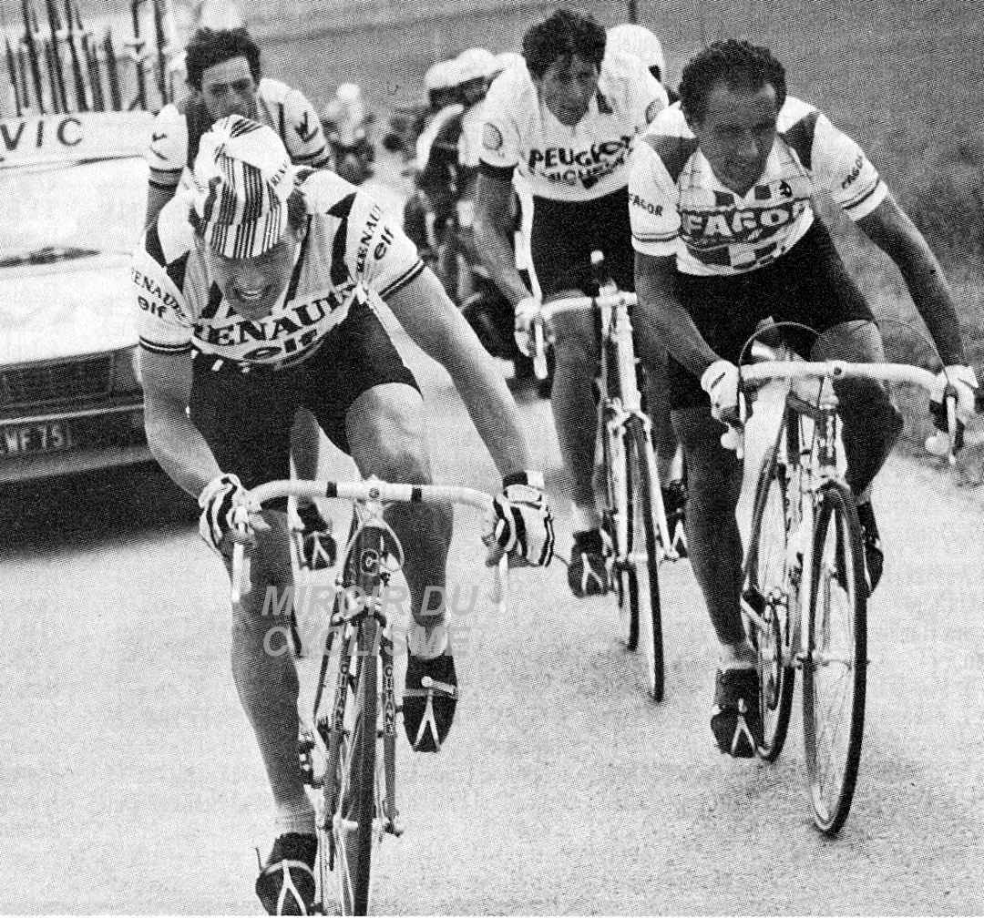 Miroir2Cyclisme's tweet photo. Thierry Marie, Pierre Bazzo, Pascal Simon & Marc Gomez, les 4 rescapés de l'échappée de la première heure (Championnat de France 1985 à Chailley dans le département de l'Yonne)
📸 MC
#ThierryMarie #PascalSimon #LesHerbiers2025 #cyclisme #cycling #ciclismo #chaillley https://t.co/Fqy6AwIOId