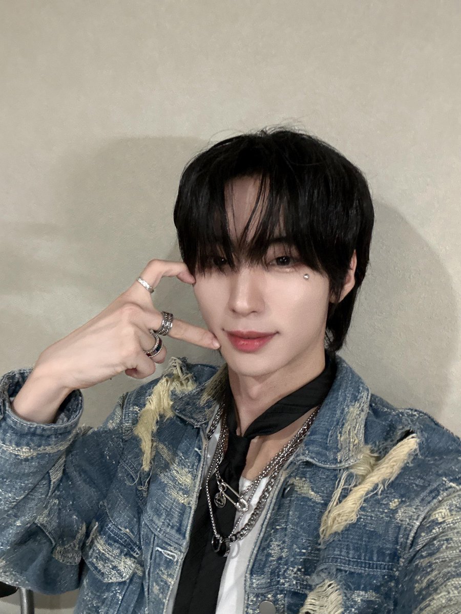sweethanboys's tweet photo. 스위티즈!!! 잊지 못할 2개월 너무 소중했어요✨❤️ 처음부터 마지막까지 전부 반짝반짝 빛났던 우리들의 추억 잊지 말아주세요! 정말 사랑하고 감사했습니다!!🫶🏻

#sweetch #swc #스윗치 #wangseok #왕석 https://t.co/Vr3FEJvhAu