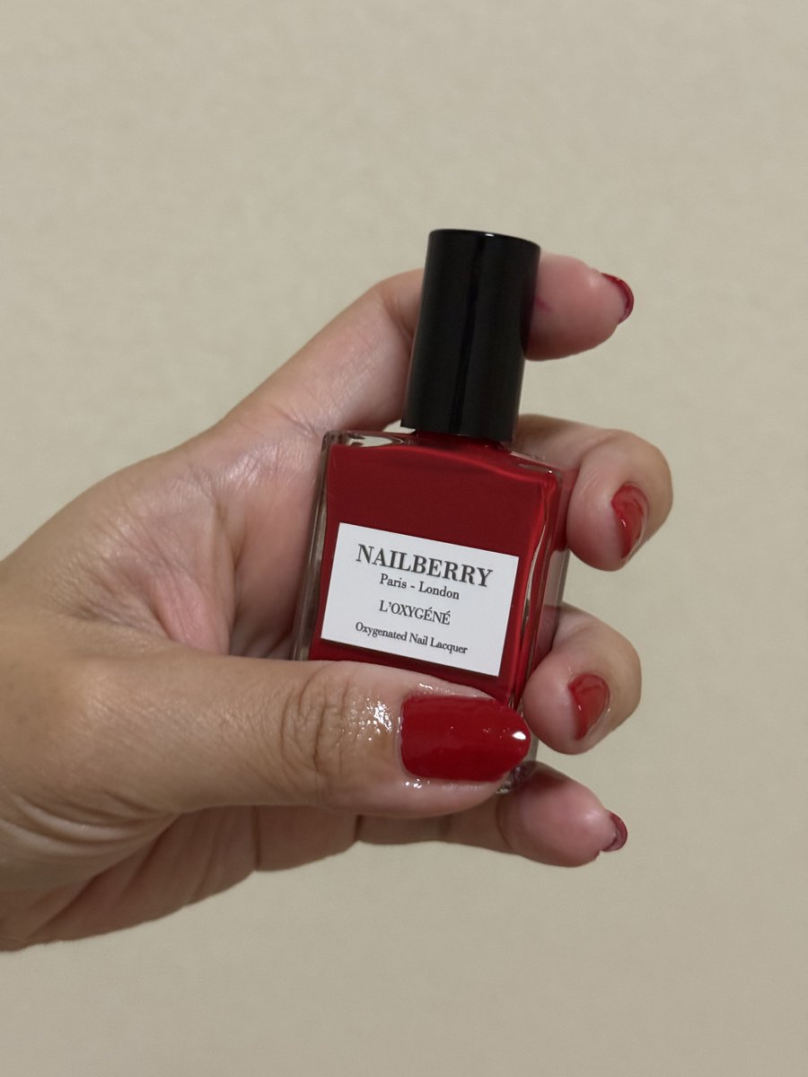 StTaiga's tweet photo. ずっとやりたかった真っ赤っか💅1度塗りでこの発色の良さ❤️
#NAILBERRY https://t.co/hf8r0i3zgJ