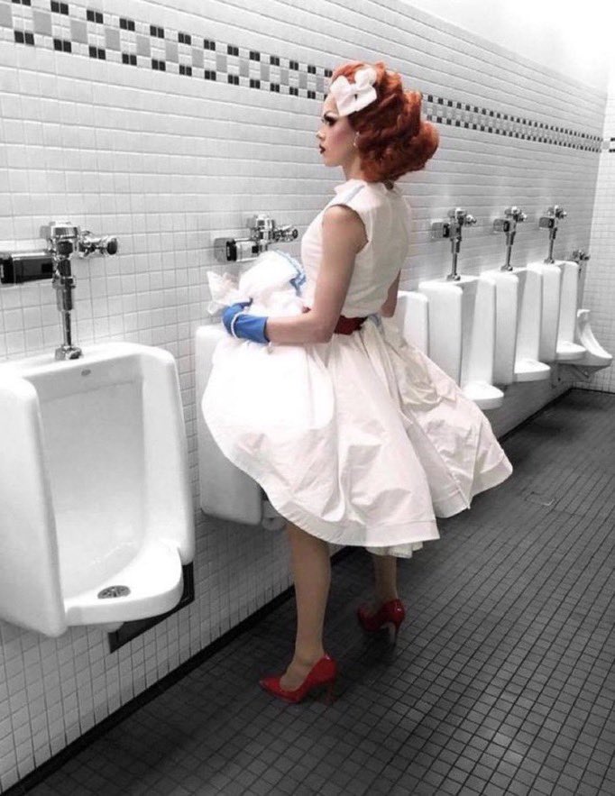 You walk into the men's restroom and see this scene, wyd?