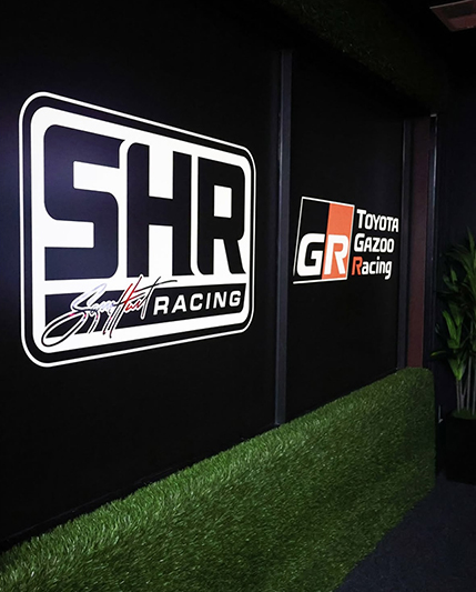 foreverlawninc's tweet photo. The war room just leveled up.
ForeverLawn Lake Norman brought the vision to life in @team_shr26’s newly renovated war room—now outfitted with premium turf from ForeverLawn. Proud to partner with teams who push boundaries on and off the track.
#GrassWithoutLimits https://t.co/rqD1zeYrLL