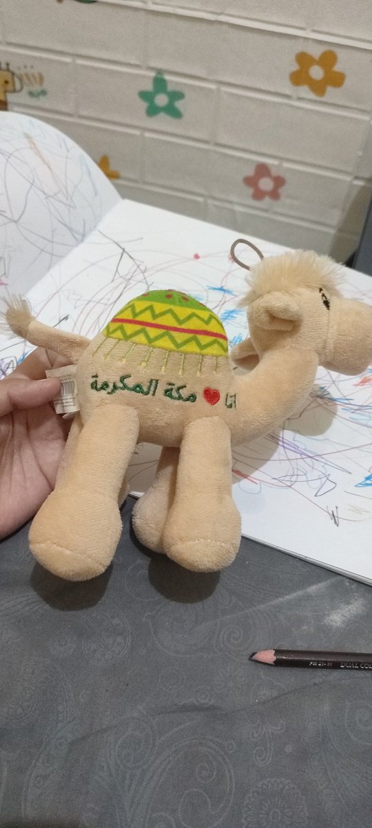 Oliph_OilWay's tweet photo. @dzakyhamdani Masha allah langsung inget Ibu 😂 beli unta disesuaikan dg umur cucunya, yg 8 tahun dapat gede, karena anak baru umur 1 tahun dapatnya kecil 😂 cucunya banyak pula, kebayang kalau kemarin beliau bawanya begitu 😆  biar hapal talbiyah dan segera nyusul 🤲🏻 Selalu sehat semuanya ✨ https://t.co/vYZM0IonJH