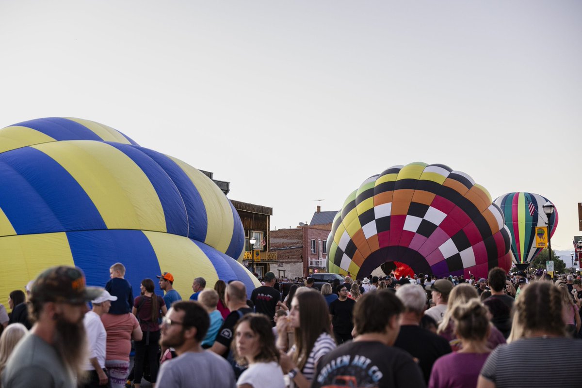 Panguitch Valley Balloon Rally Returns June 27–29

"The Panguitch Valley Balloon Rally returns June 27–29 with hot-air balloon launches, live music, food trucks, and a glowing Saturday night in historic Panguitch, Utah...."

#suindependent
suindependent.com/?p=111784