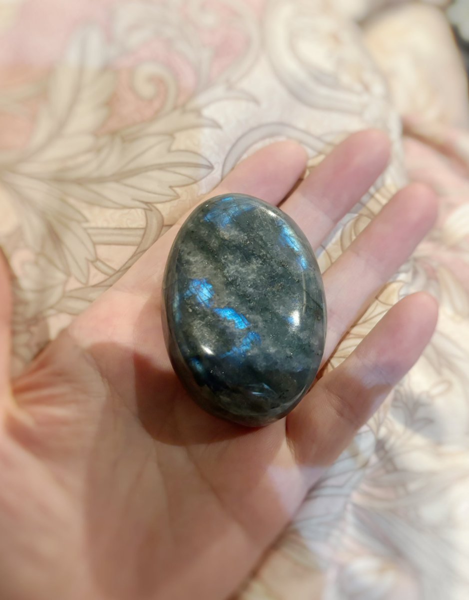 久しぶりに名古屋でお買い物(*´˘`*)
久しぶりすぎてトータルコーディネートしてしまった(o´艸`)
夏用の黒のジャケットも日焼け嫌なので
お出かけが楽しみー(///ˊㅿˋ///)

あと、ラブラドライト綺麗なのー、
握ってると落ち着く(*´˘`*)