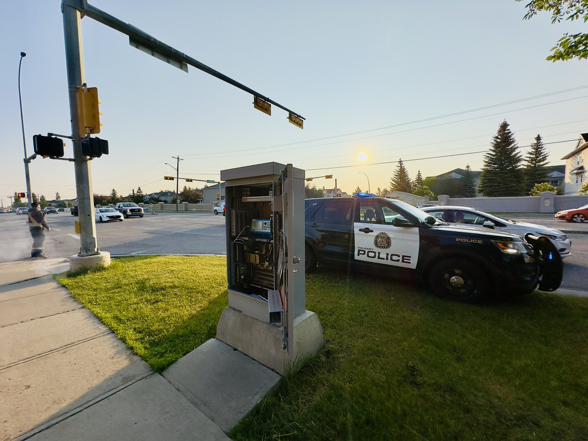 Sergeant Chris Martin (@cpssgtmartin) on Twitter photo The traffic signals at Chaparral BV & Chaparral DR SE were flashing red for the last bit. Big thanks to the crew from <a href="/cityofcalgary/">City of Calgary</a> who came out quickly when we called & got the lights working again. It was neat to see how complex these “simple” signals we blindly trust are. The traffic signals at Chaparral BV & Chaparral DR SE were flashing red for the last bit. Big thanks to the crew from <a href="/cityofcalgary/">City of Calgary</a> who came out quickly when we called & got the lights working again. It was neat to see how complex these “simple” signals we blindly trust are.