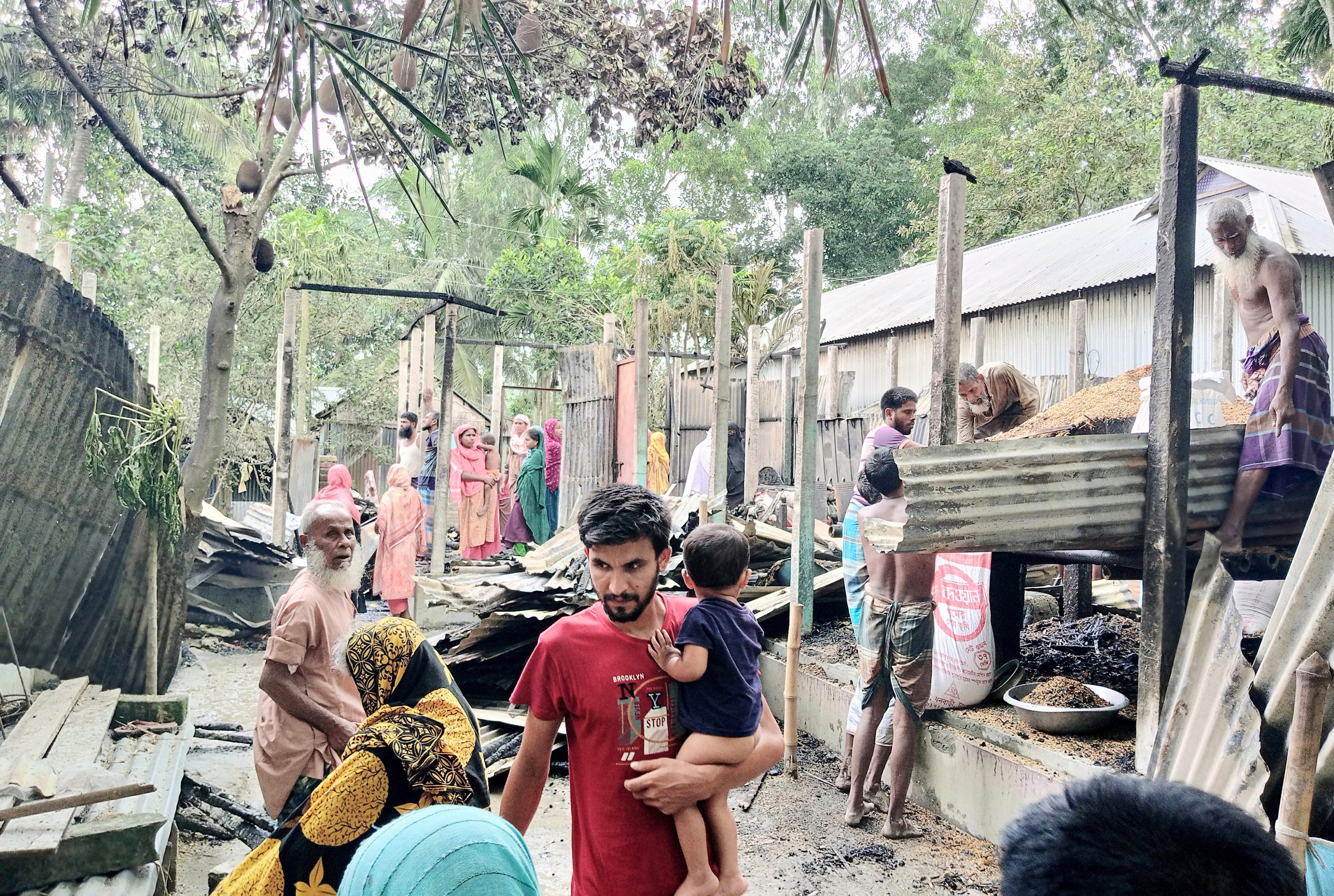 সরিষাবাড়ীতে ভয়াবহ অগ্নিকাণ্ড: ৪টি বসতঘর পুড়ে ছাই, ৫০ লক্ষ টাকার ক্ষয়ক্ষতি