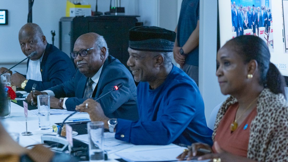 UNAIDS_CN's tweet image. 🎯Post-CAETE debrief key outcome:
✅African value-added products show export gain
✅China's 100% tariff-free policy boosts access
✅Chinese manufacturing investment remains crucial (🇷🇼🇨🇳 chili model)
✅UN crucial for supporting AU & Africa's strategic asks & FOCAC implementation