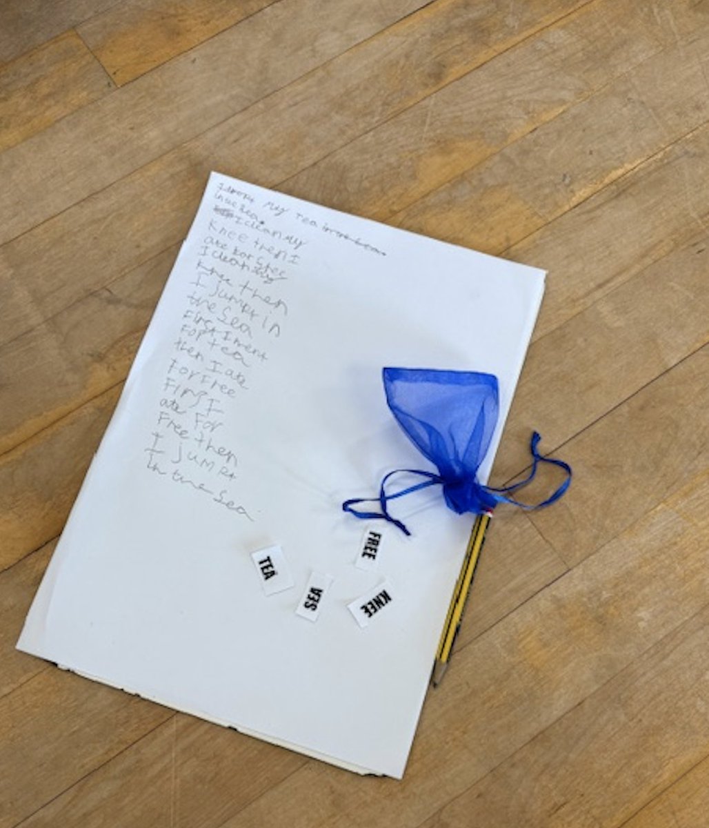 “I want a pet cheetah, I’d call him Peter” – Just one of the super sentences the children at Parkhill Infants school came up with during <a href="/davina_writes/">Davina Hamilton</a> riveting rhyming workshop! For any schools who’d like to book Davina, contact @AuthorsAbroad: authorsabroad.com/search-authors…