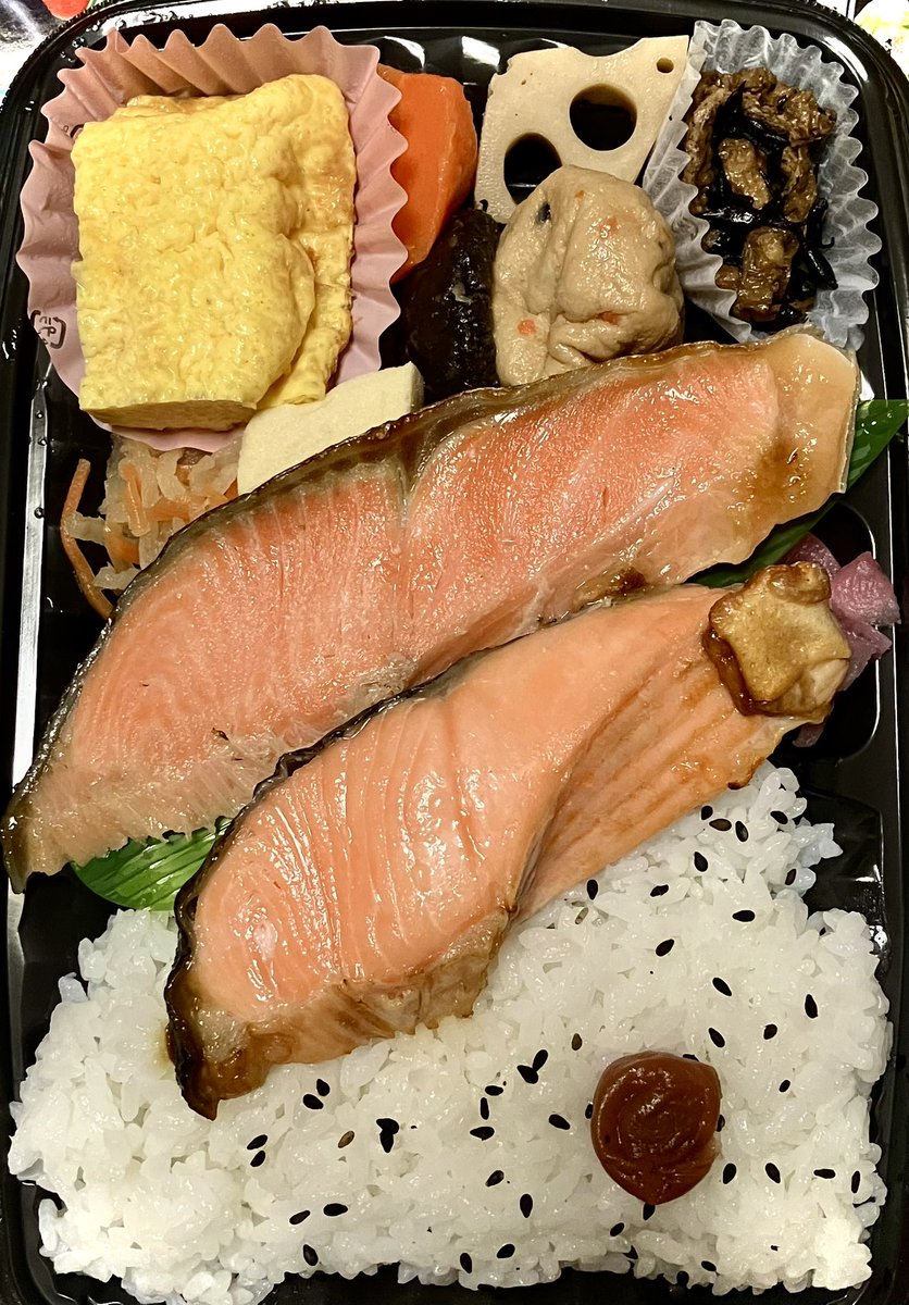 upo7Z3jjs85VXj0's tweet photo. 今日は同じ価格でシャケダブル😋

数千万円の近代銀貨を眺めながら‥😱 https://t.co/PWBsYHj9zQ