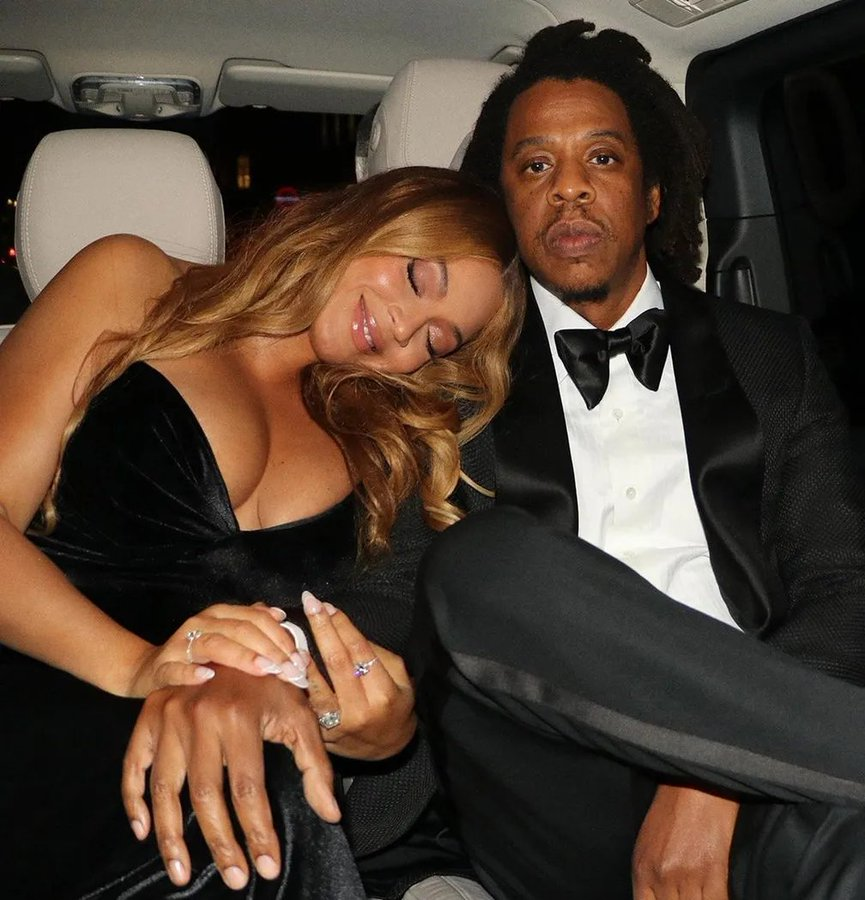 Jay Z, un criminal convertido en magnate.  

Un hilo que expone todas las relaciones del rapero con menores y un auténtico depredador.