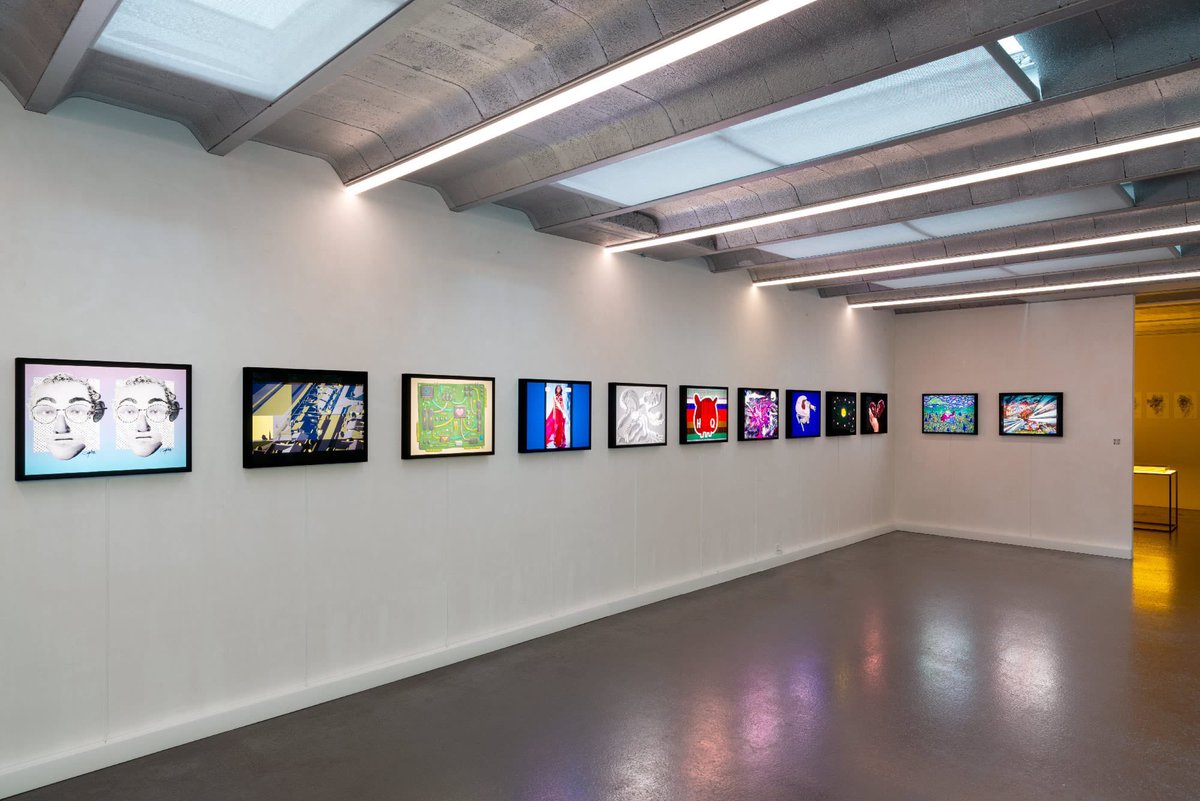 RogerDickerman's tweet image. Space25 hosted the @paintboxed1981 Exhibition.
The first floor showcased works spanning decades, from Hockney originals to contemporary creators.
On the second floor, the irreplaceable Adrian Wilson shined, demo'ing a Paintbox with guests while surrounded by its cultural…