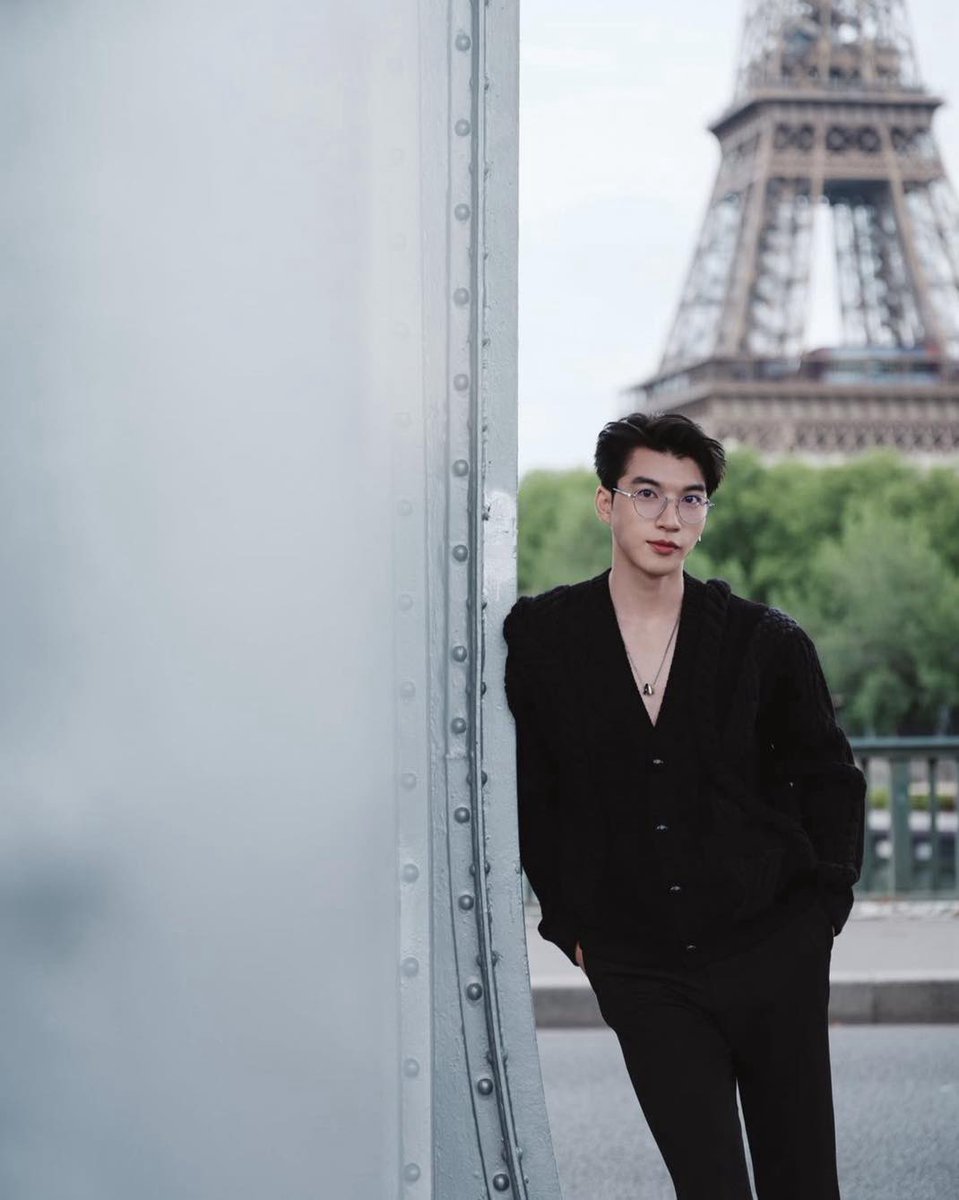 fchieuthuhai's tweet photo. HIEUTHUHAI in @LouisVuitton, looking subtle, gentle, and handsome. A perfect fit for the Parisian scenery!

#HIEUTHUHAI #LVMenSS26 https://t.co/UDORBJZNod