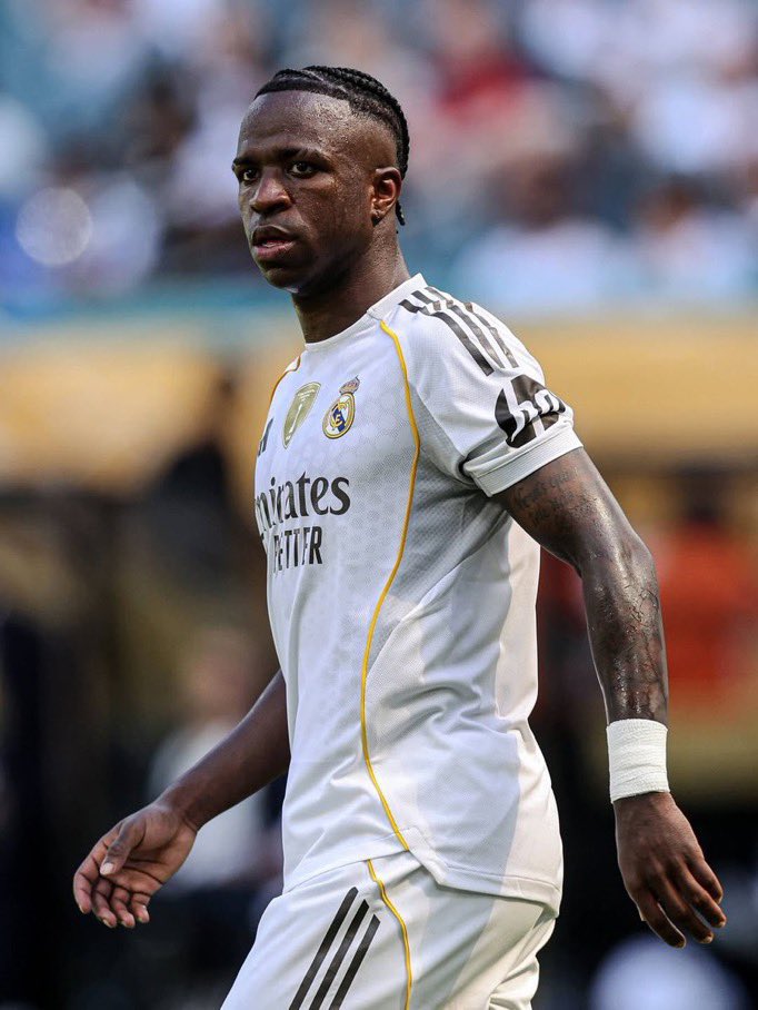 RMadrid_actu's tweet photo. 🚨| 𝐁𝐑𝐄𝐀𝐊𝐈𝐍𝐆: La PROLONGATION de Vini Jr au Real Madrid N'AVANCE PAS, à ce jour, selon l'entourage du joueur. ✅❌

✅ L'OFFRE du Real Madrid est jugée "INSUFFISANTE".💥

✅ Le club ne COMPREND PAS mais reste OPTIMISTE sur le deal.🤔

@Pablo_Gallego__ @lejournaldureal https://t.co/QMA51I9Ybp