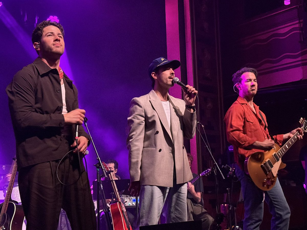 Danielle tweet media