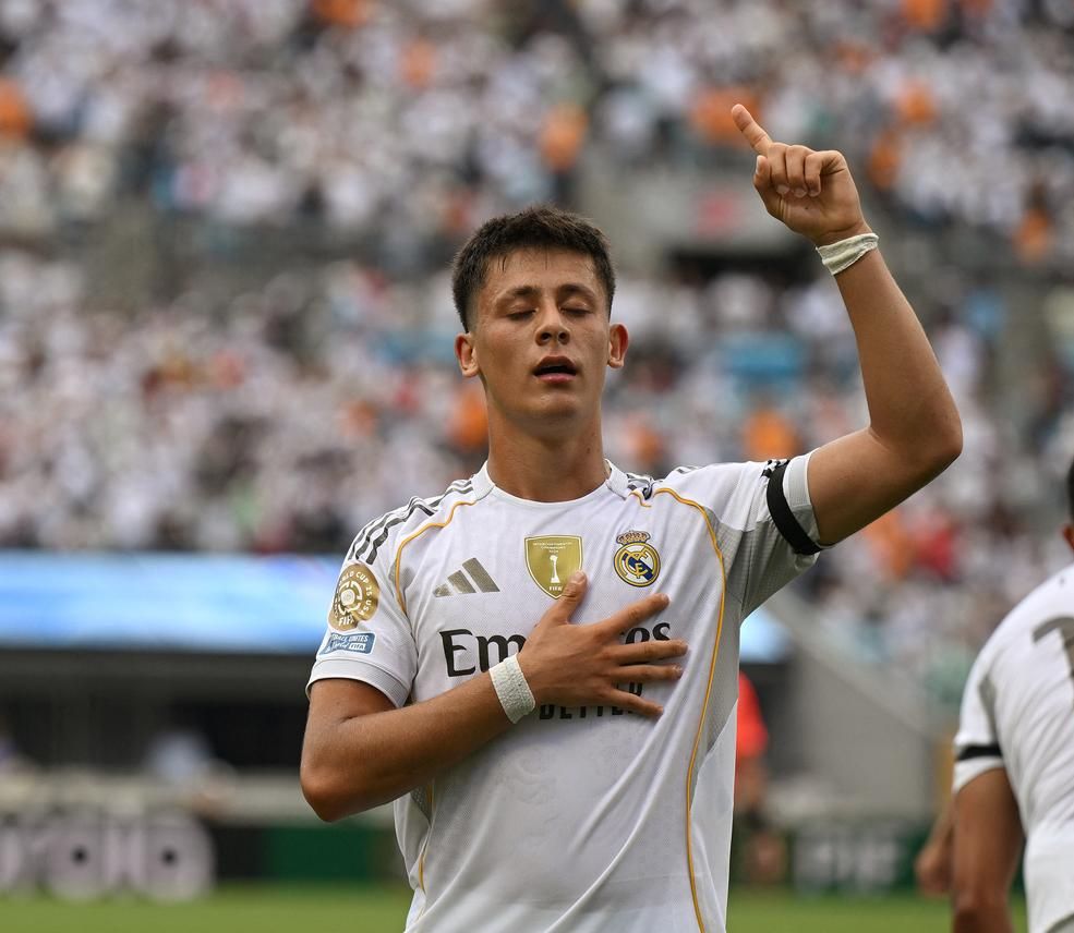 🇪🇺 Top 7 League U23 Wingers &amp; Attacking Midfielders
🎯 Passes completed per 90

🇹🇷 Arda Güler (47.59)
🇩🇪 Florian Wirtz (46.16)
🇫🇷 Michael Olise (44.82)
🇫🇷 Désiré Doué (43.94)
🏴󠁧󠁢󠁥󠁮󠁧󠁿 Jude Bellingham (43.2) 

📊 datamb.football