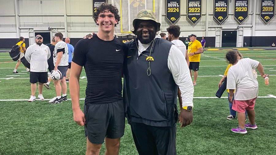 EVENT COVERAGE | Defensive Standouts Make Statement at Iowa Prospect Camp

📈 Several boosted their stock in a big way
📖 Full camp recap + standout performers now live ⬇️

STORY ▶️ sixstarfootball.com/article/event-…

<a href="/IanCampbell_99/">Ian Campbell</a> <a href="/Liam_Fieber/">Liam Fieber</a> <a href="/jauronharkless/">Jauron Harkless</a> <a href="/Yaviah_hasty13/">Yaviah Hasty</a>