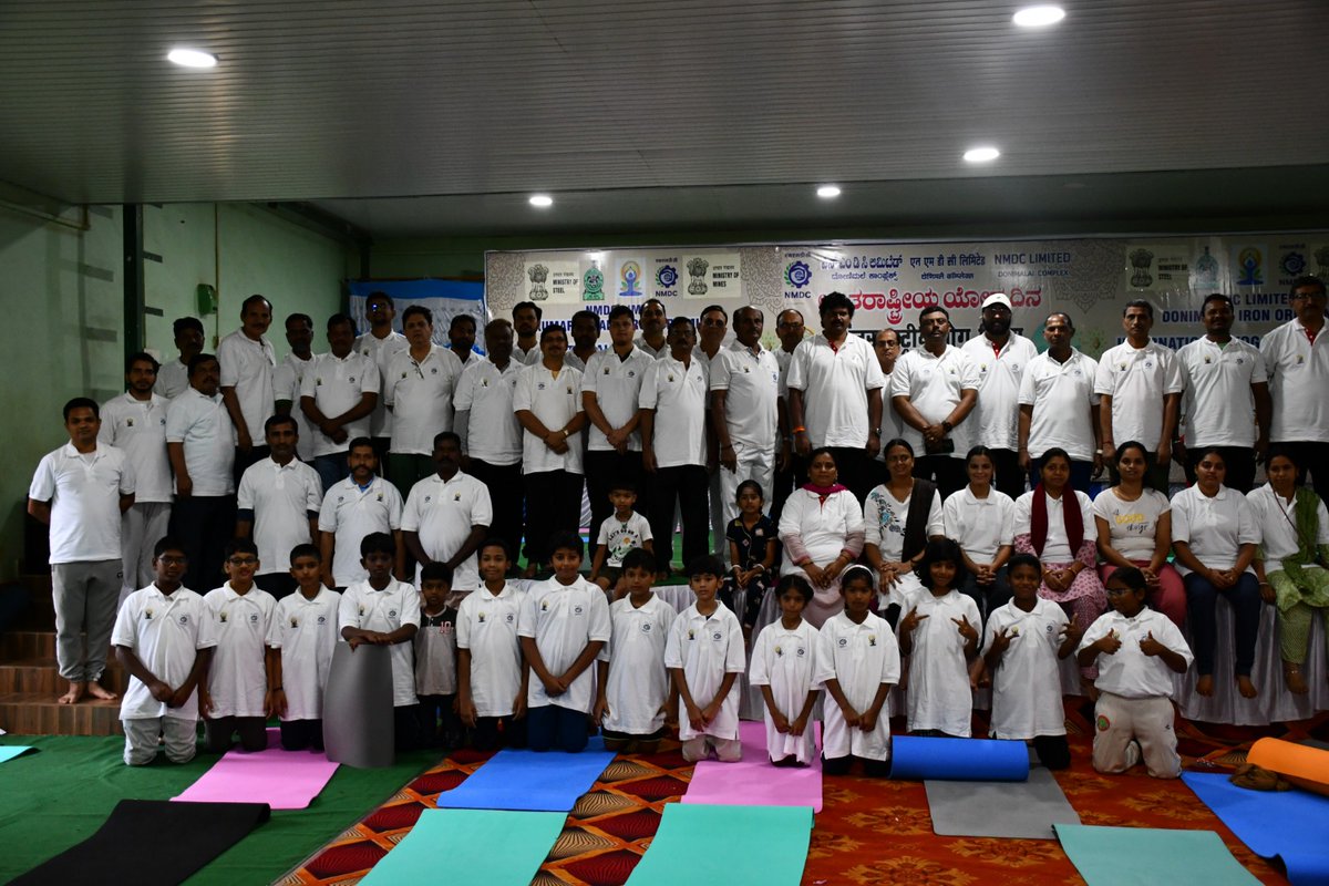 दिनांक 21 जून 2025 को एन एम डी सी लिमिटेड दोणिमलै कॉम्प्लेक्स में आयोजित अंतराष्ट्रीय योग दिवस।