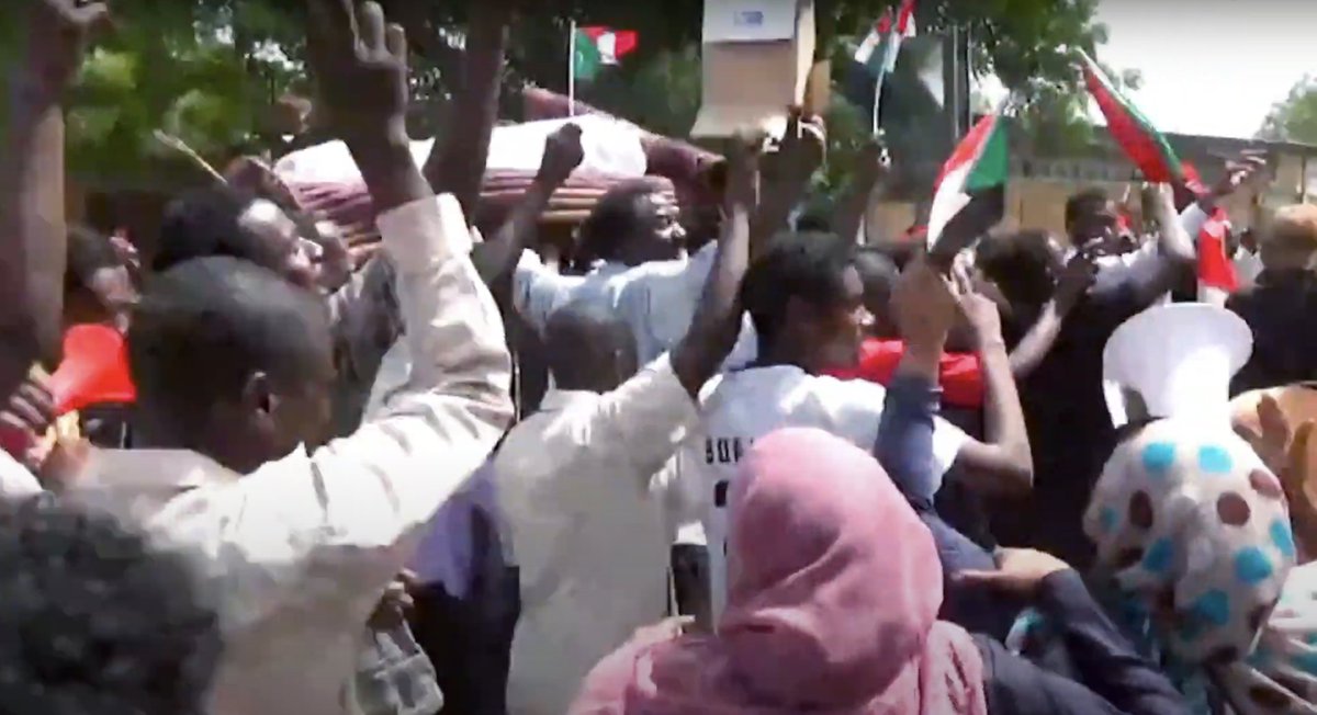 Mizna_ArabArt's tweet image. Join us for this special screening of SIT IN + fundraiser aiming to provide space for our local community to learn about and process the recent events in Sudan.
7/6 at 7 PM at New City Center (Sanctuary)
Tickets: mizna.org/event/sudan-on…