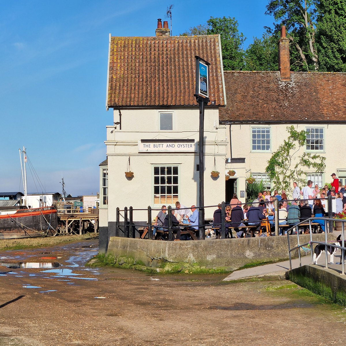 RobRambler214's tweet image. The fabulous Pin Mill 😎

#PinMill #PinMillSuffolk #Suffolk #SuffolkCoast #ButtandOyster #ShotleyPeninsula #HiddenukGems #RiverOrwell #Boats #PhotosofBritain #CoastalLife #Summertime #Countryside #HappyDays #Waterside #Coastal #VisitBritain #LoveGreatBritain #YourBritain