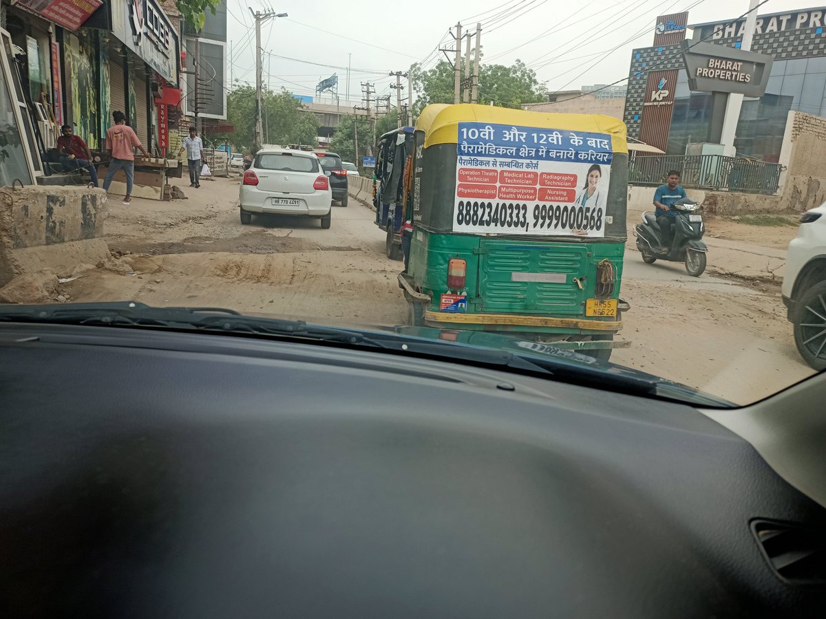 p13singh's tweet photo. Incompetent officers making roads only on paper. Very bad condition of road from last 1 year continuously @cmohry @DeependerSHooda @RanbirGangwa @mcggurgaon @viralsachnewz https://t.co/h0FV9Km6G2