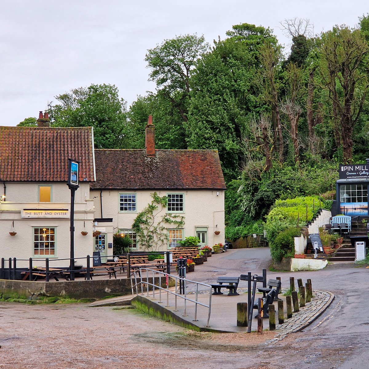 RobRambler214's tweet image. The fabulous Pin Mill 😎

#PinMill #PinMillSuffolk #Suffolk #SuffolkCoast #ButtandOyster #ShotleyPeninsula #HiddenukGems #RiverOrwell #Boats #PhotosofBritain #CoastalLife #Summertime #Countryside #HappyDays #Waterside #Coastal #VisitBritain #LoveGreatBritain #YourBritain