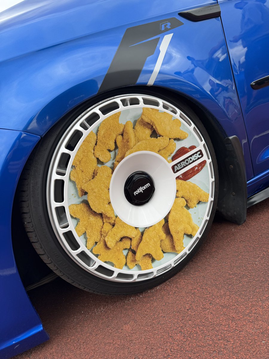 Logging in to present to you all: the best wheels I have EVER seen on a vehicle