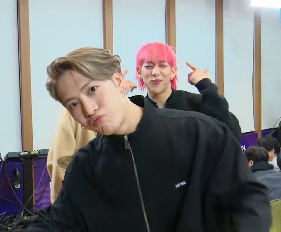 sodaza9397's tweet photo. เมื่อก่อน                                                        ตอนนี้
#JackBam https://t.co/OyxaZ8daxj