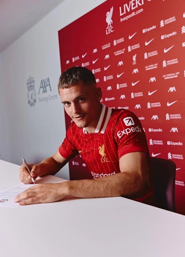 🔴📝 ثريد عن الجوهرة الألمانية فلوريان فيرتز التي قد تُضيء سماء الأنفيلد 🇩🇪✨

سنضيء على هذه جوهرتنا بعدة نقاط أبرزها :

🟥 مسيرته وأنجازاته المبكرة
🟥 أبرز ميزاته + مقارنات
🟥 نقاط ضعفه
🟥 أدواره التكتيكية ومدى تناسبه مع نظام لعب سلوت

  ✍️  [<a href="/Eman_LFC/">Eman</a>]