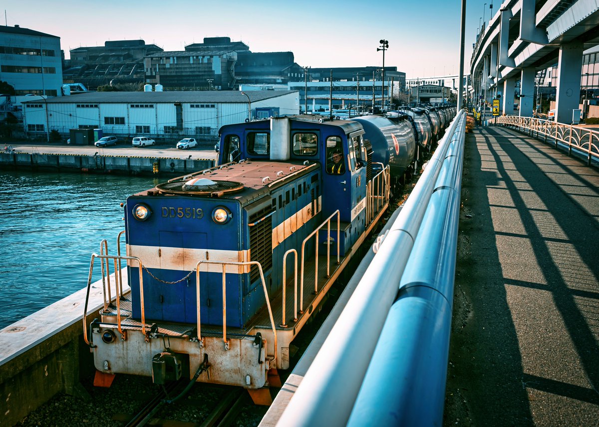ディーゼル機関車

#写真好きな人と繋がりたい
#カメラ好きな人と繋がりたい