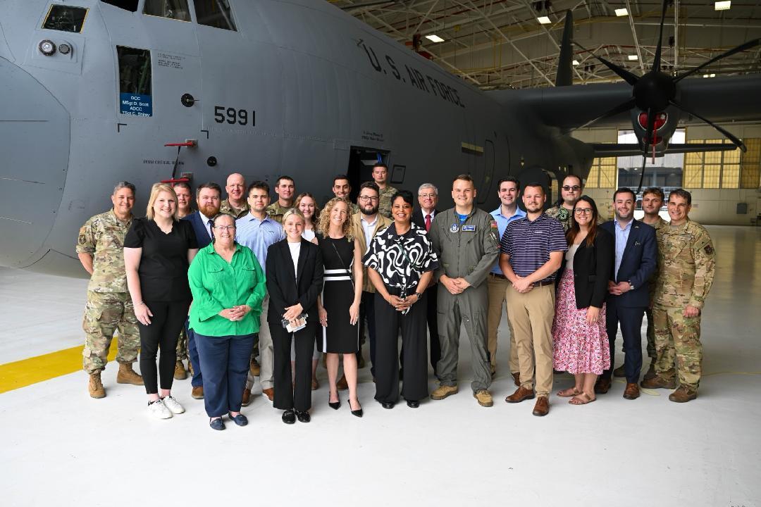 OhioTreasurer's tweet image. Our team recently visited the @910AW Youngstown Air Reserve Station to tour the station, meet dedicated personnel, and gain a deeper understanding of how they serve our state and nation.