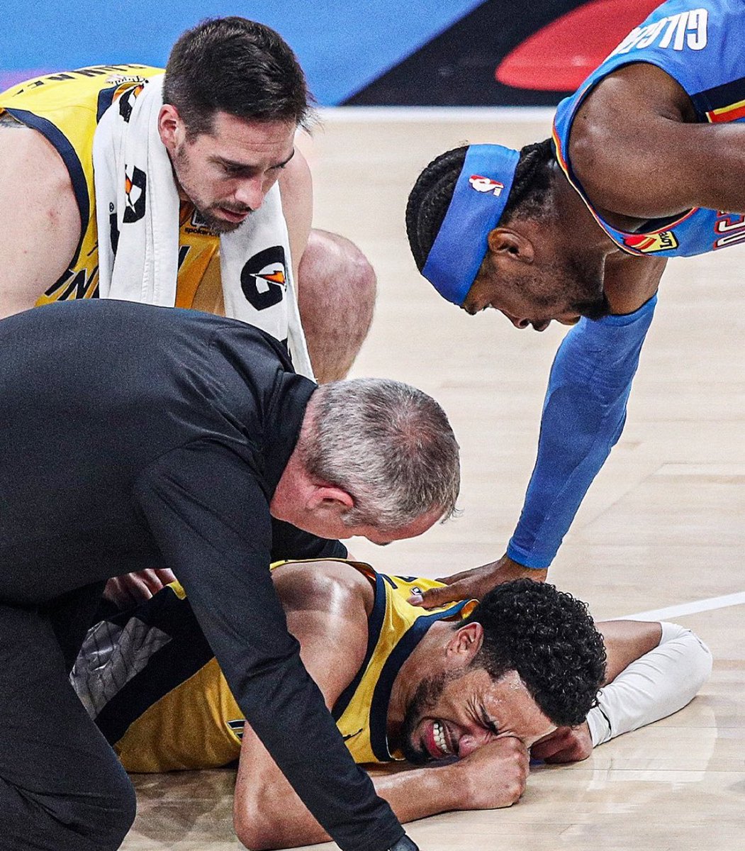 Una de las fotos más duras y desgarradoras que recuerdo, no solo de la NBA, sino de toda la historia del deporte.

Romperse el tendón de Aquiles en el primer cuarto de un Game 7 de unas Finales, después de todo lo que has hecho para llevar a tu equipo hasta allí, es uno de los