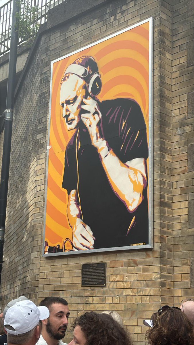 NetworkRailMAN's tweet image. ✨This weekend, we unveiled a new mural on Fairfield Street, honouring the life and legacy of DJ Stu Allan

😊Working with Stu’s family through our @CommunityRail programme, we’re proud to have supported this tribute right here on Network Rail land

#DJStuAllan #NetworkRail