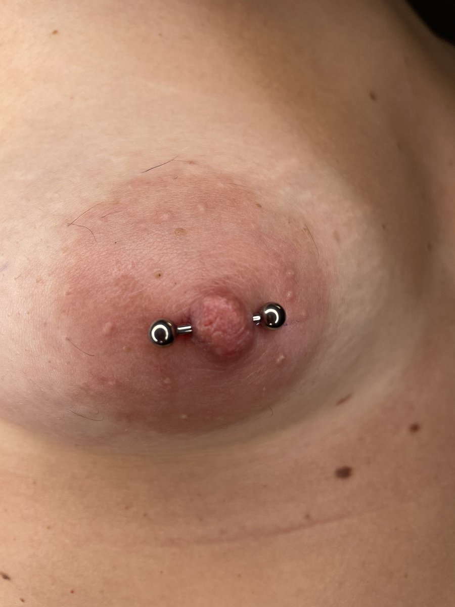 monicaspiercing's tweet photo. Fresh✨
Ago liscio e gioiello basic in titanio certificato 💅🏽 https://t.co/CFc1nQEkE1