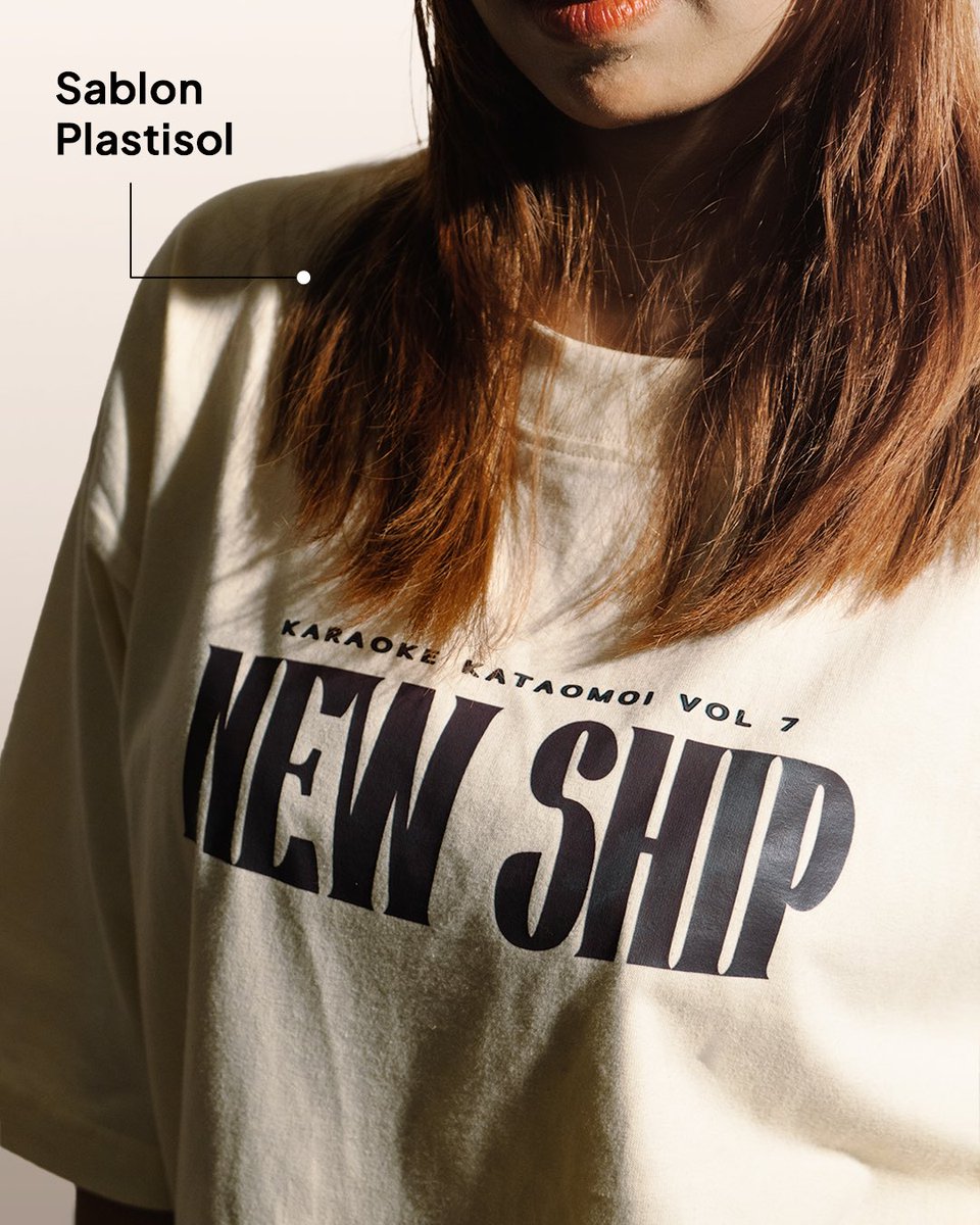 Karaoke Kataomoi First Merchandise: New Ship T-Shirt.

Price: 170K
Size : S-4XL
Pre-order : until 30 June 2025.

For Other details: linktr.ee/karaokekataomoi 

#KaraokeKataomoi