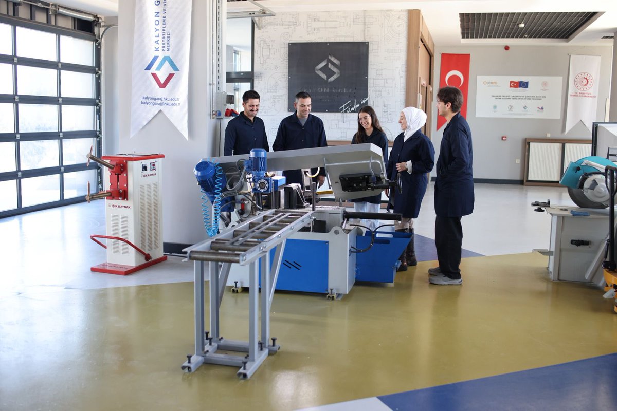 busraabilirrr's tweet photo. 🧠 Teknokent + 🚀 Kuluçka merkezi + 🔧 Prototiplememerkezi =
Bir fikirle gelip ürünle çıkabileceğin bir üniversite.#HasanKalyoncuÜniversitesi
#HKÜ #hkunv https://t.co/4EY0JCF1nq